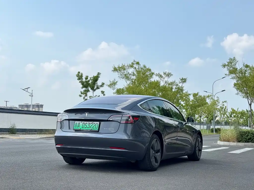 Tesla Model 3 — фото 22