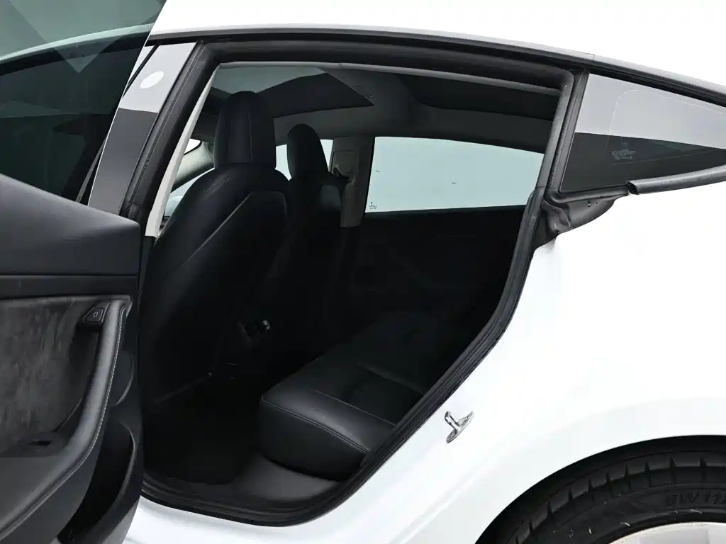 Tesla Model 3 — фото 15