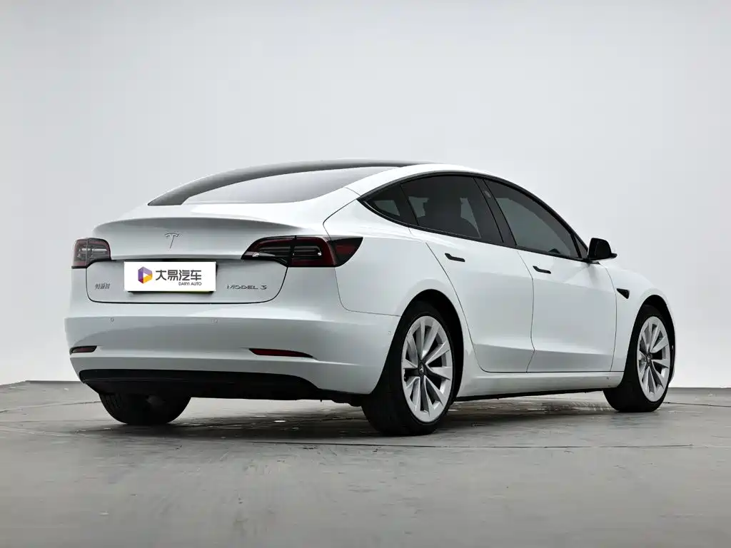 Tesla Model 3 — фото 3