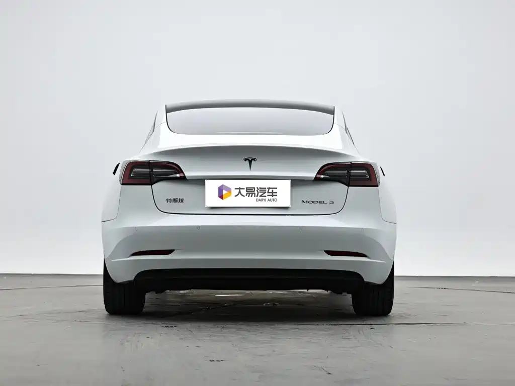 Tesla Model 3 — фото 4