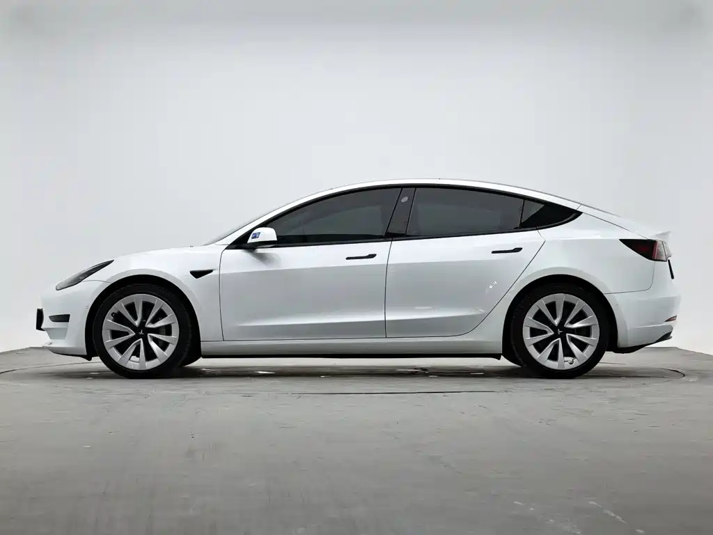 Tesla Model 3 — фото 5