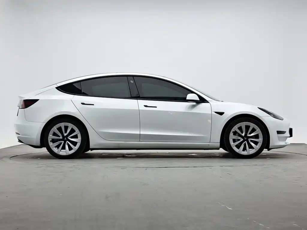 Tesla Model 3 — фото 6