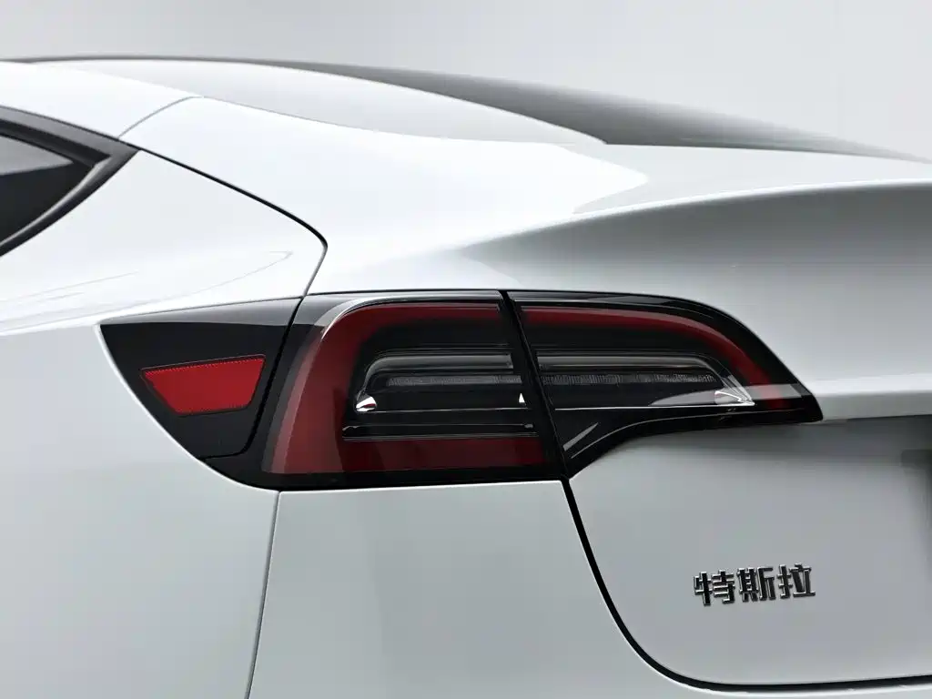 Tesla Model 3 — фото 7