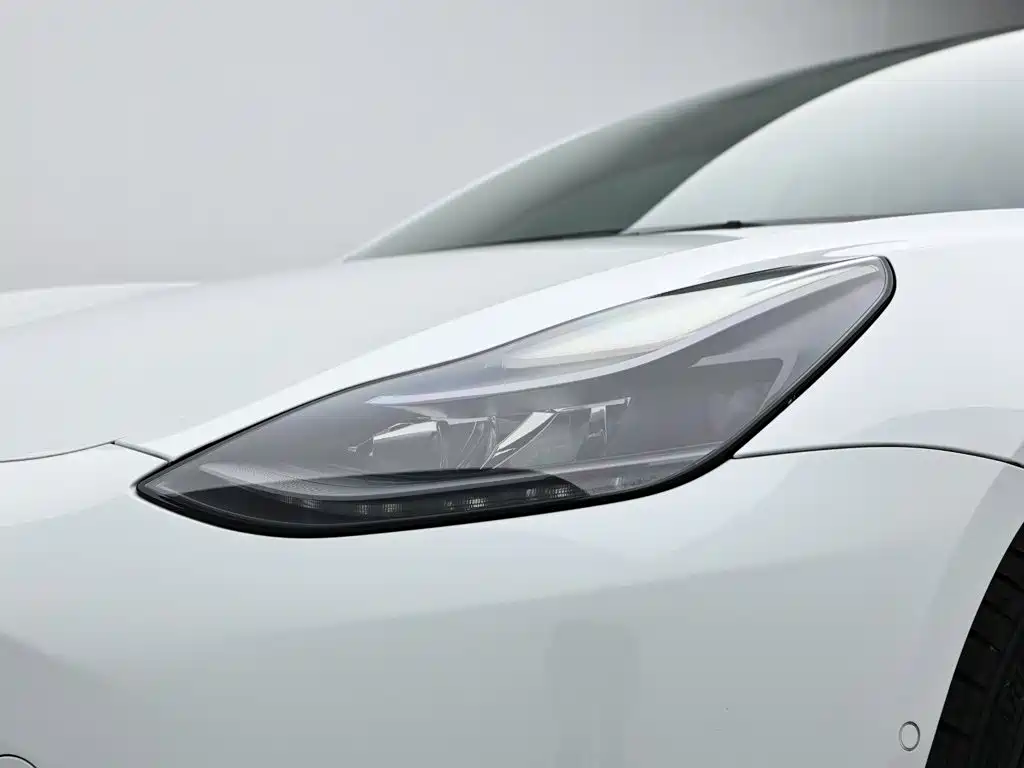 Tesla Model 3 — фото 10