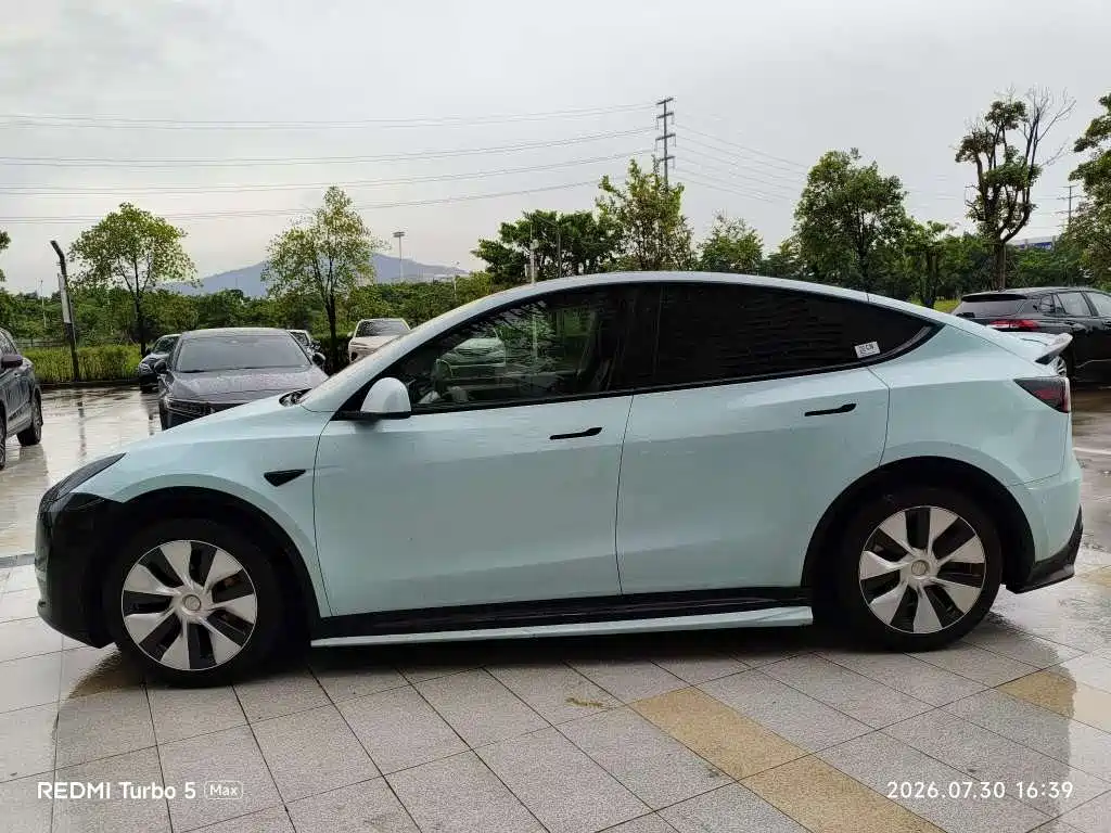 Tesla Model Y — фото 3