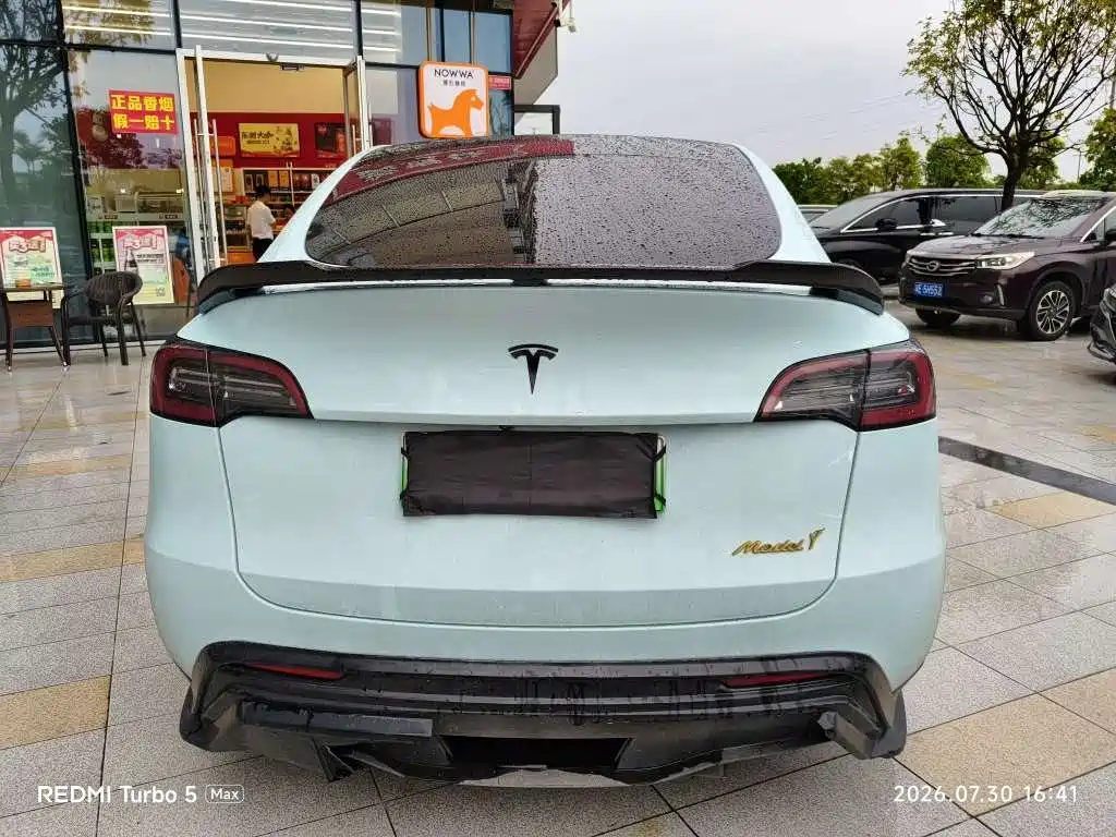 Tesla Model Y — фото 8