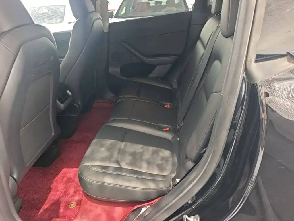 Tesla Model Y — фото 17