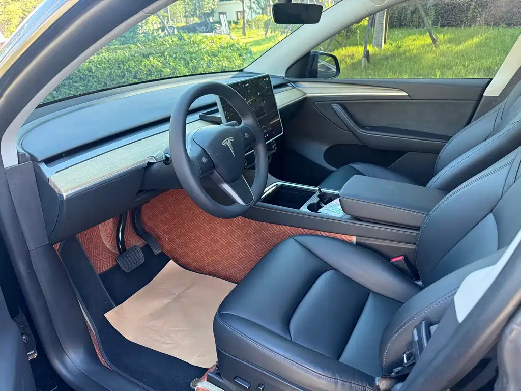 Tesla Model Y — фото 4