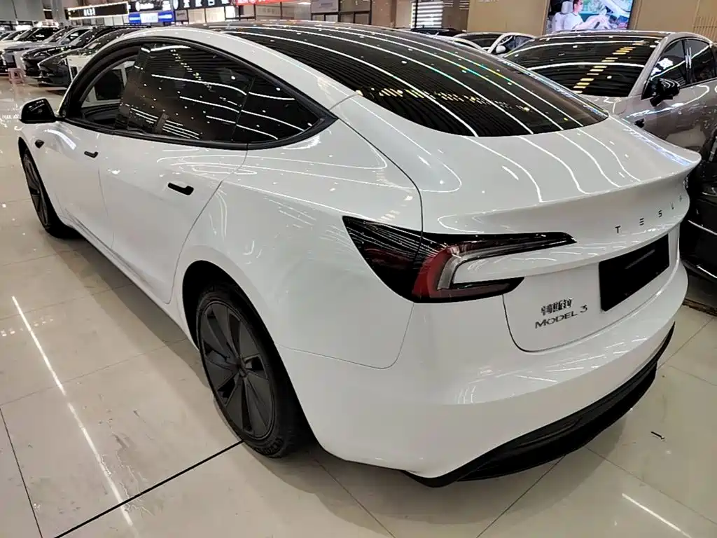 Tesla Model 3 — фото 5