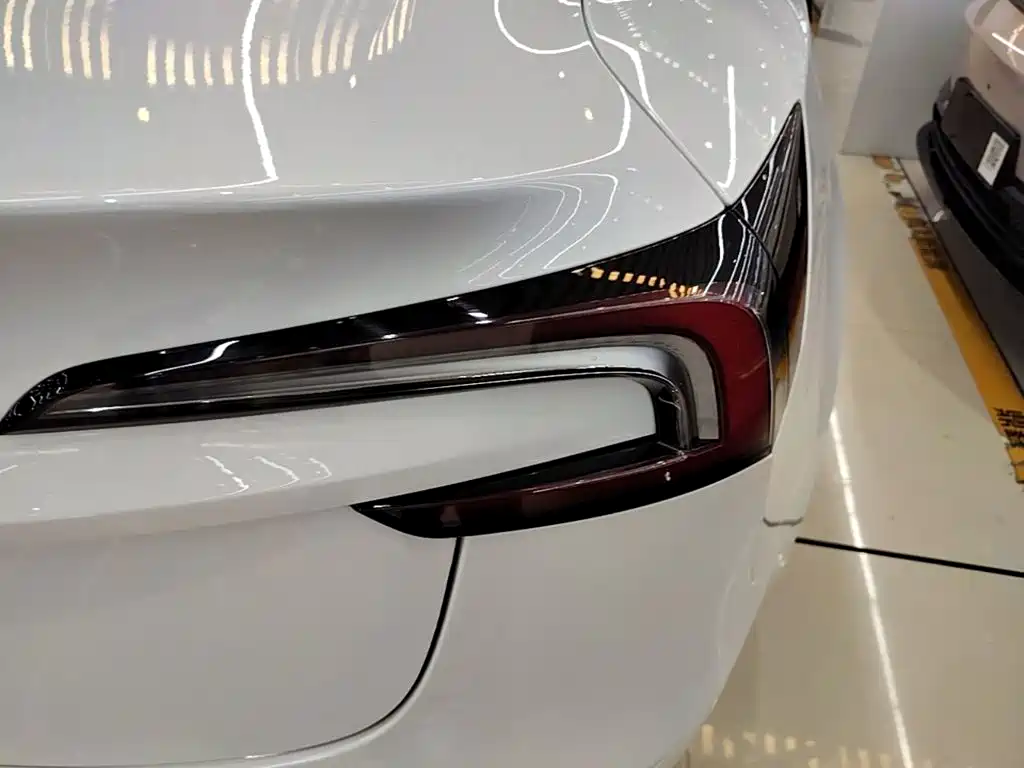 Tesla Model 3 — фото 8