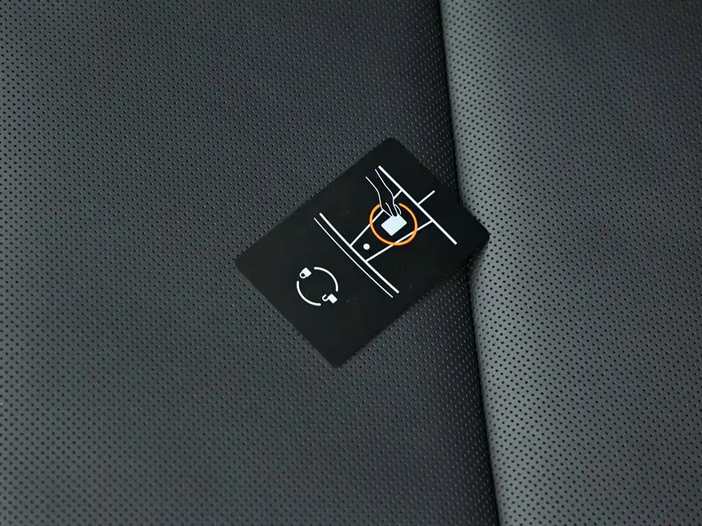 Tesla Model Y L — фото 11