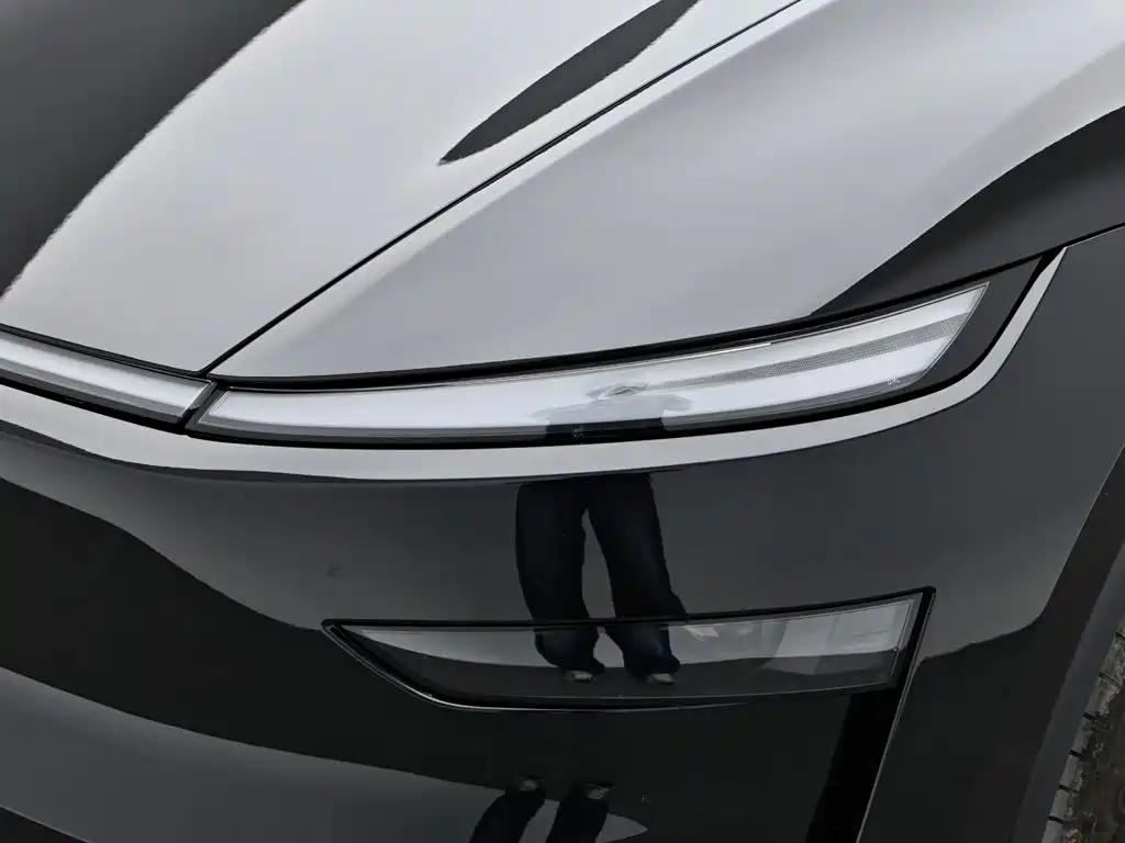 Tesla Model Y L — фото 17