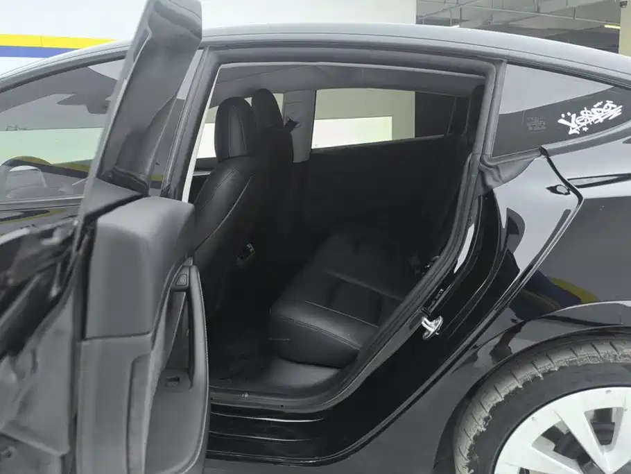 Tesla Model 3 — фото 11