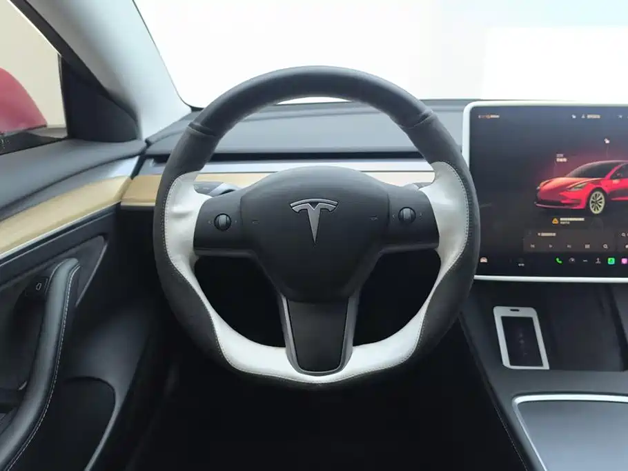 Tesla Model 3 — фото 15