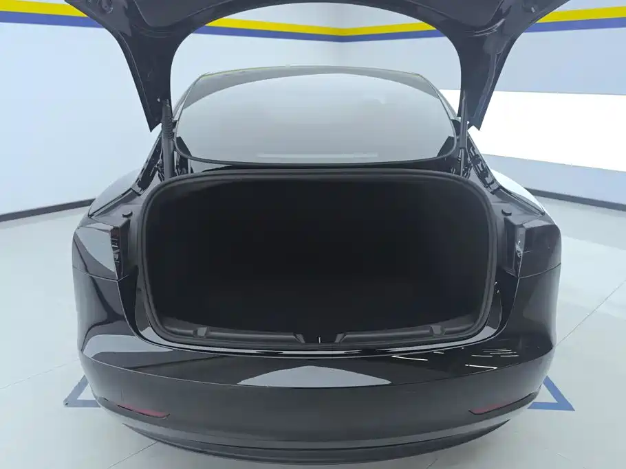 Tesla Model 3 — фото 4