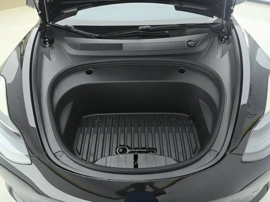Tesla Model 3 — фото 10