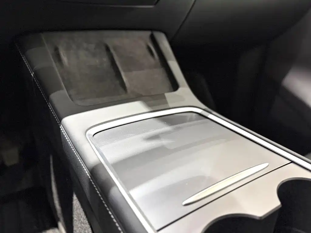 Tesla Model Y — фото 11