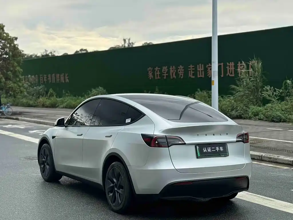 Tesla Model Y — фото 7
