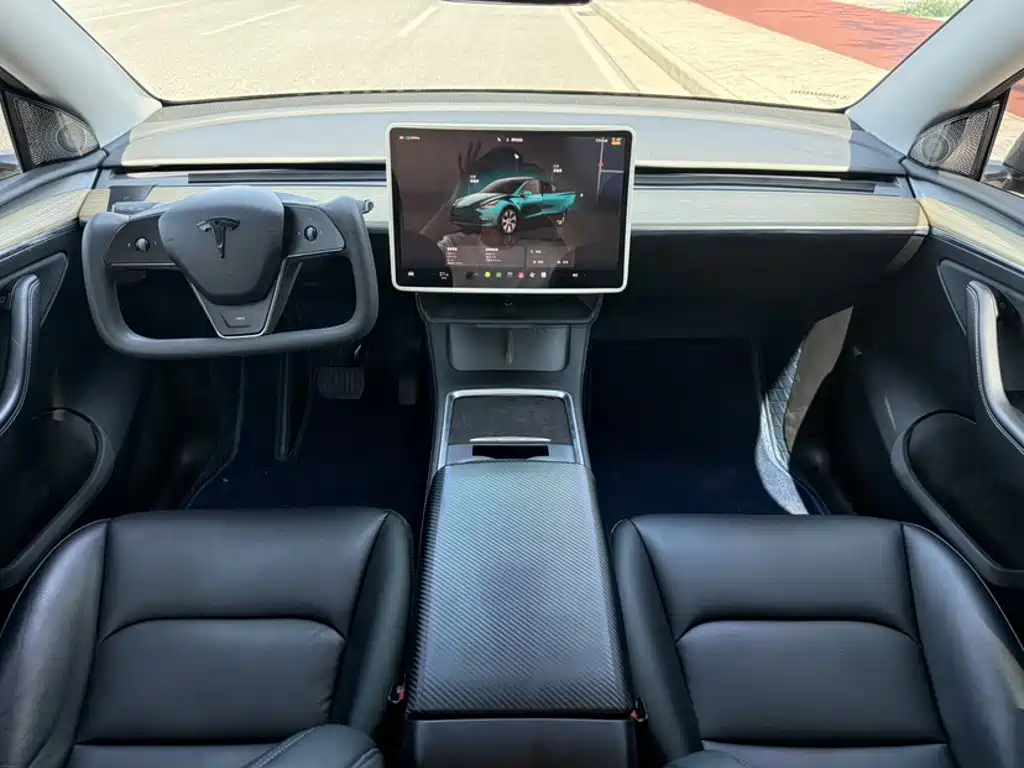 Tesla Model Y — фото 8