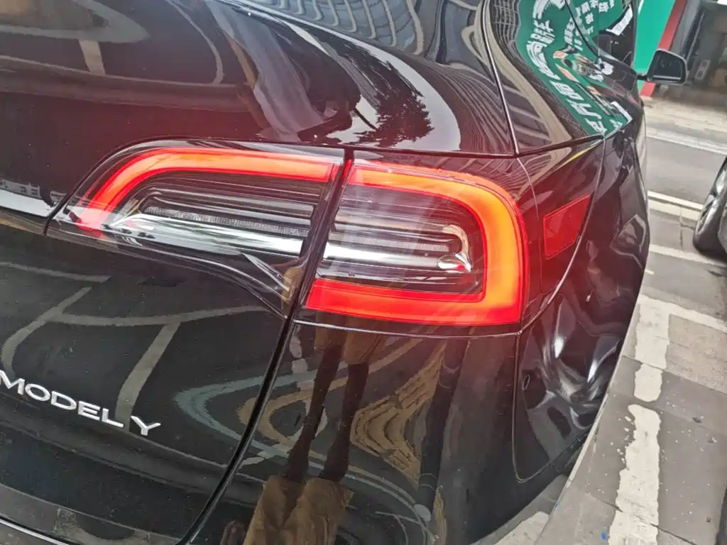 Tesla Model Y — фото 8