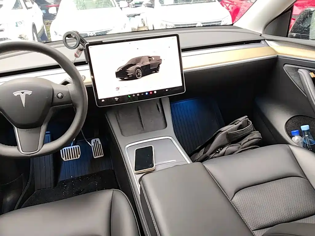 Tesla Model Y — фото 13