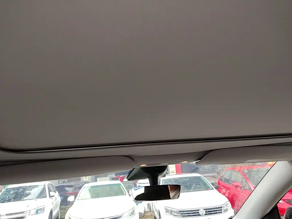 Tesla Model Y — фото 18