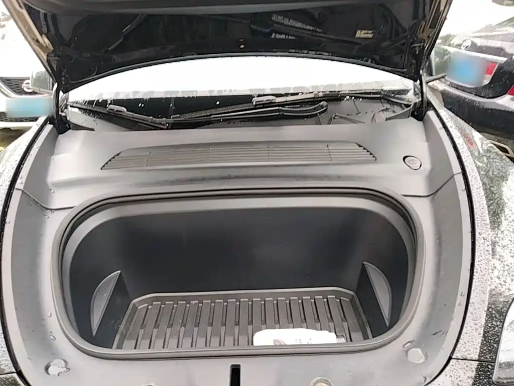 Tesla Model Y — фото 20