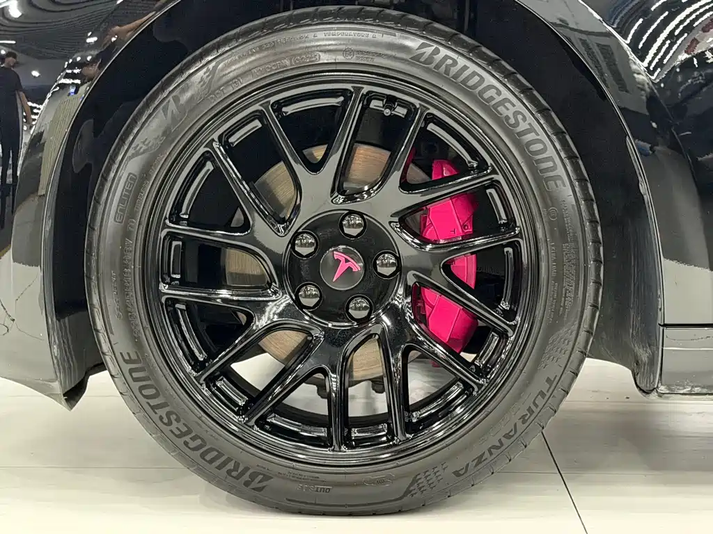 Tesla Model 3 — фото 18