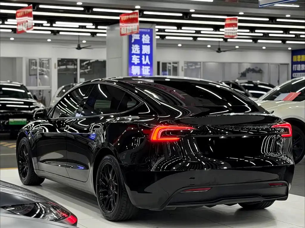 Tesla Model 3 — фото 4