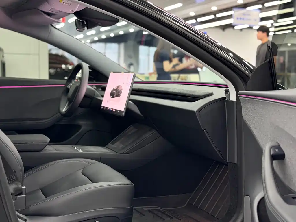 Tesla Model 3 — фото 9