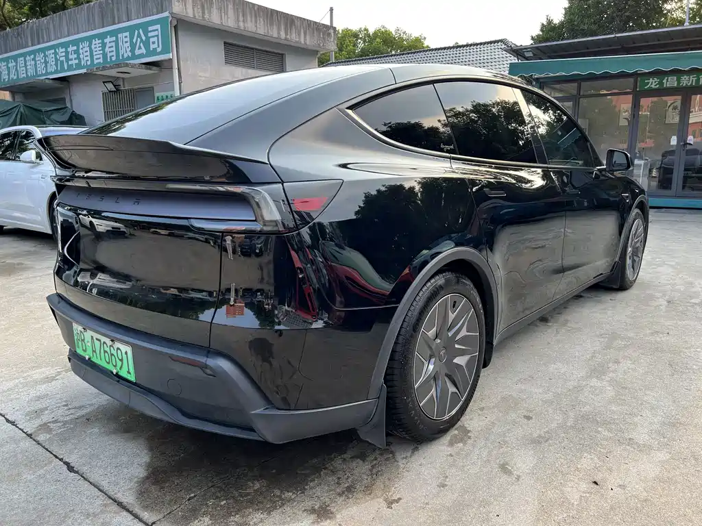 Tesla Model Y L — фото 4