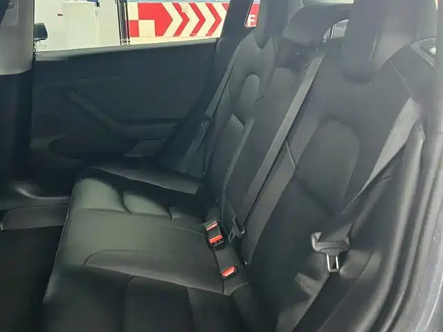 Tesla Model 3 — фото 10