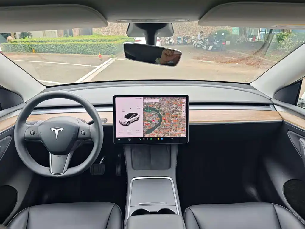 Tesla Model Y — фото 5