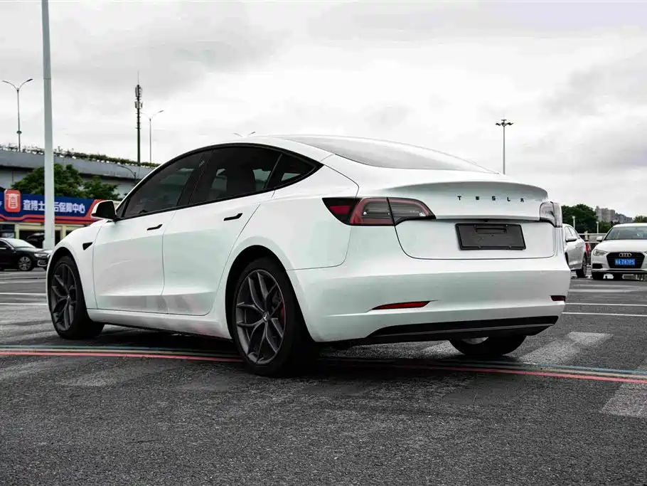 Tesla Model 3 — фото 6
