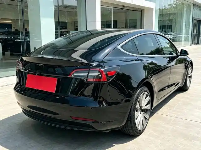 Tesla Model 3 — фото 4