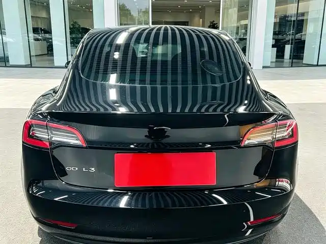 Tesla Model 3 — фото 5