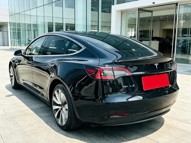 Tesla Model 3 — фото 6
