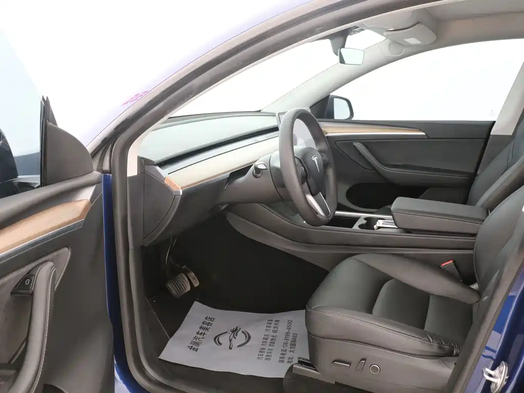 Tesla Model Y — фото 11