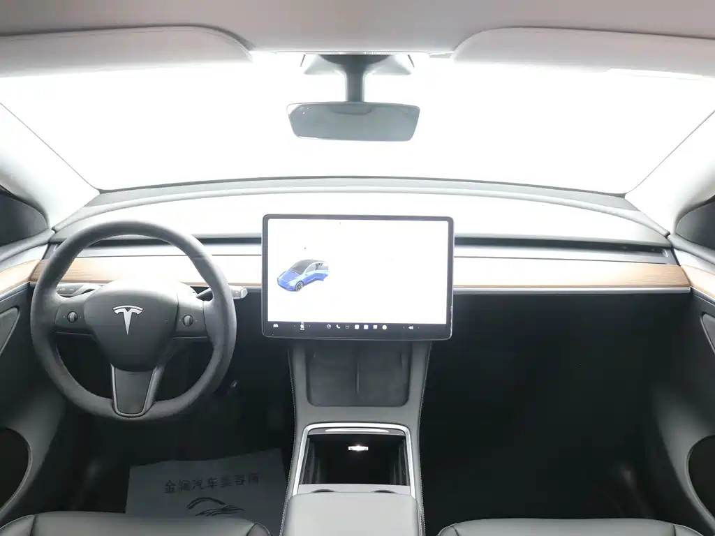 Tesla Model Y — фото 5