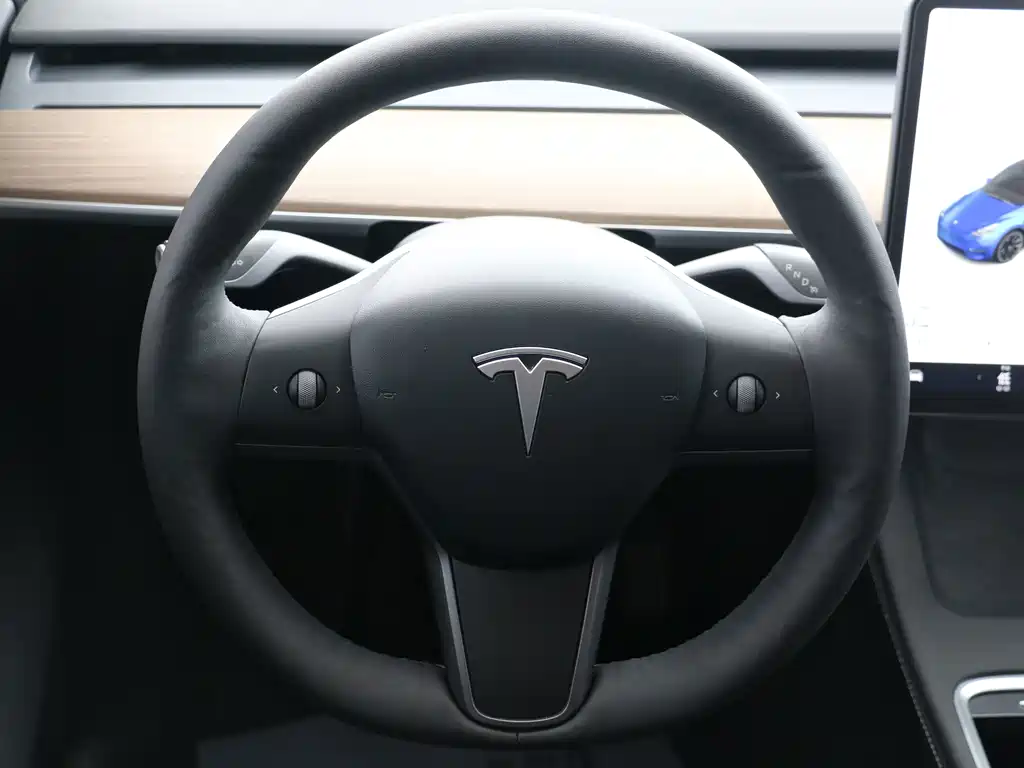 Tesla Model Y — фото 6
