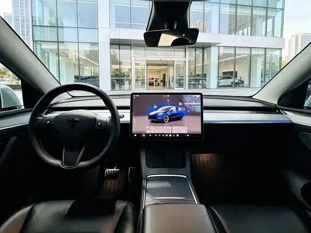 Tesla Model Y — фото 7