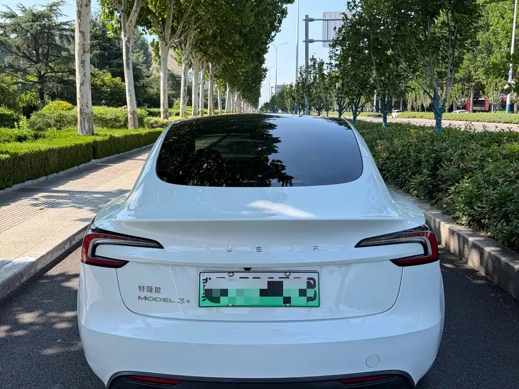 Tesla Model 3 — фото 11