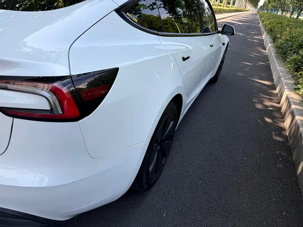 Tesla Model 3 — фото 13