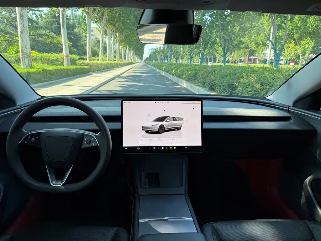 Tesla Model 3 — фото 10