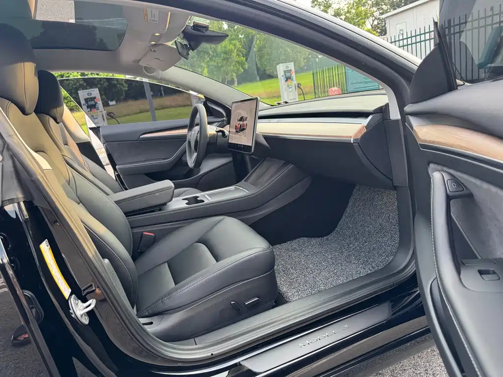 Tesla Model 3 — фото 11