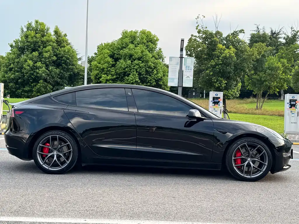 Tesla Model 3 — фото 4