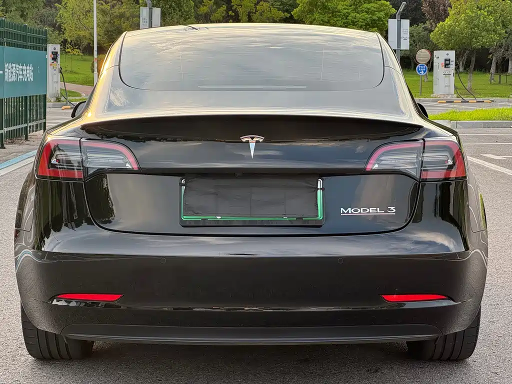 Tesla Model 3 — фото 8