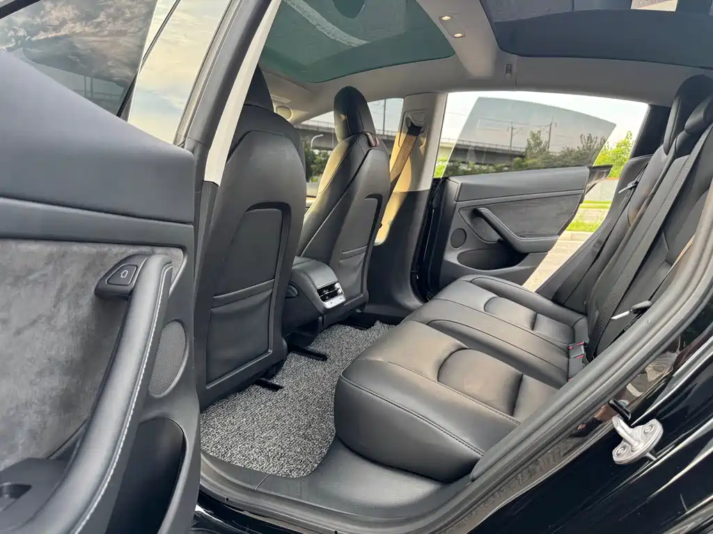 Tesla Model 3 — фото 10