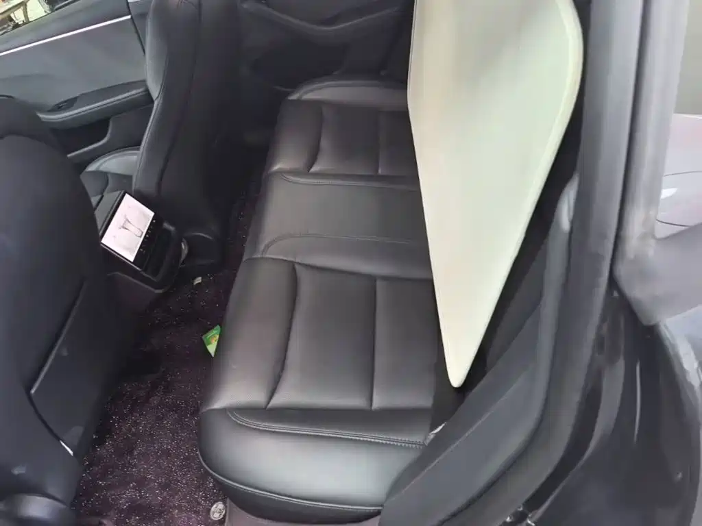 Tesla Model 3 — фото 17