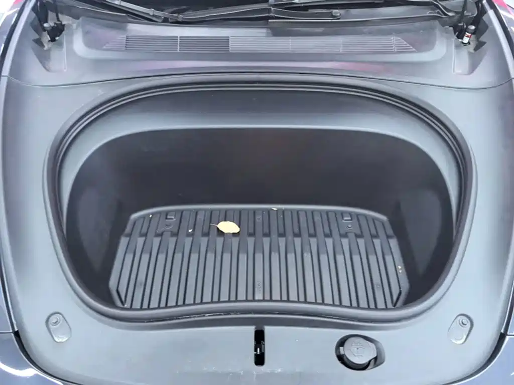 Tesla Model 3 — фото 20
